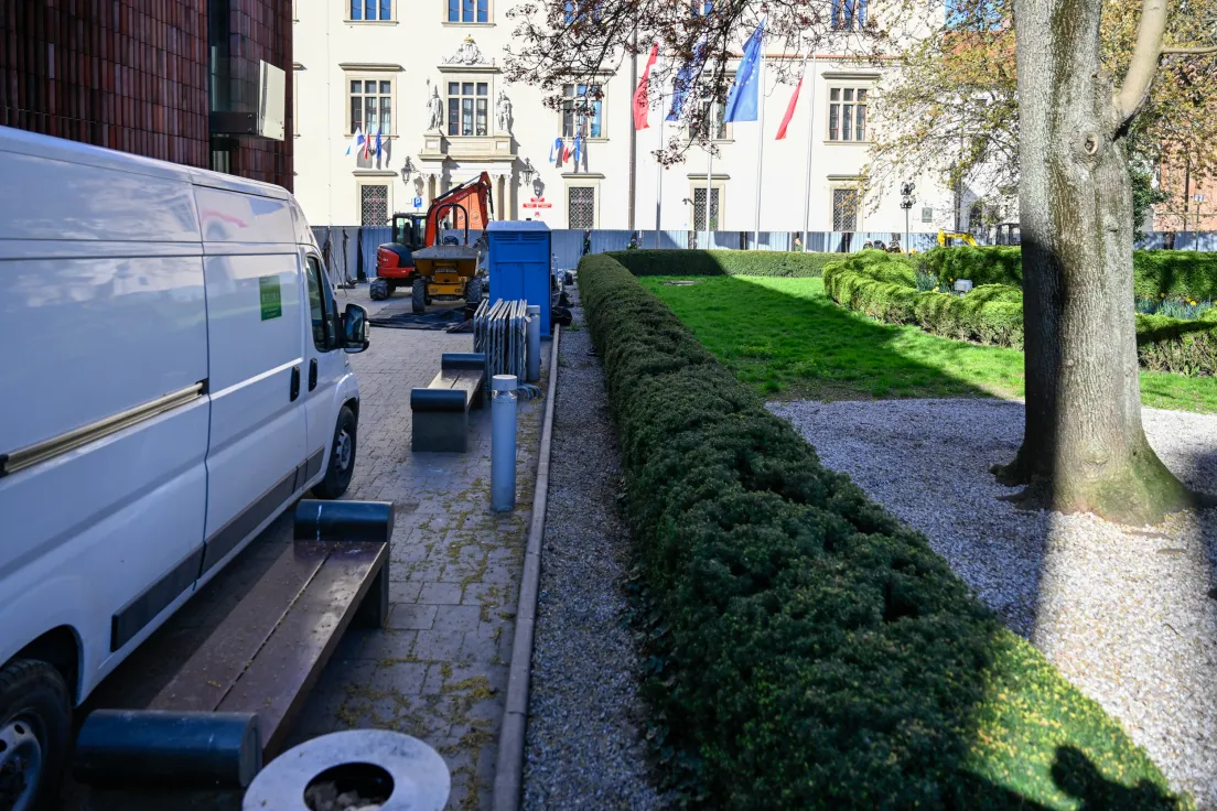 Remont placu przed magistratem
