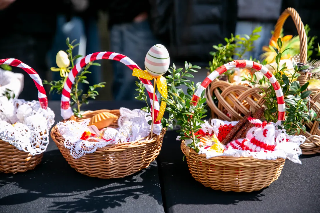 Święcenie pokarmów na stadionie Cracovii