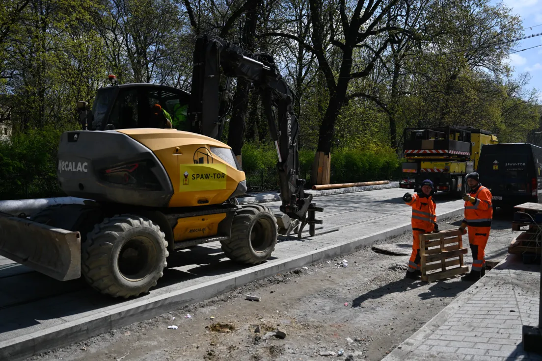 Ułożone płyty torowe na ul. Straszewskiego