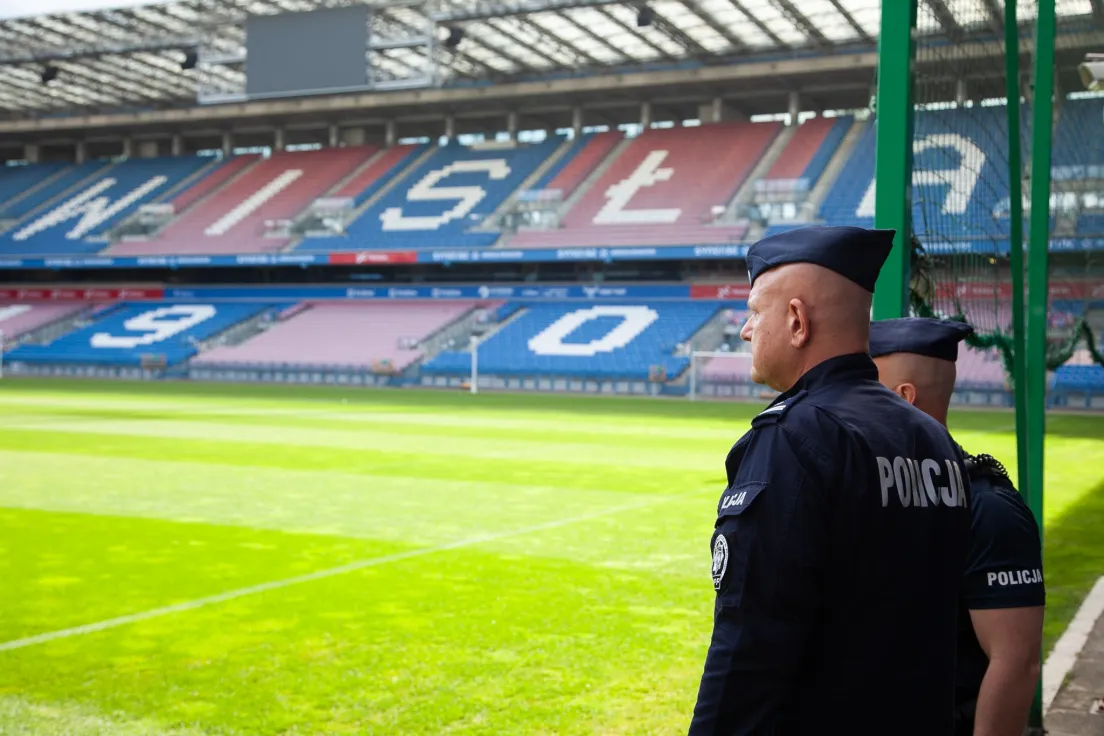 Policja na stadionie miejskim w Krakowie