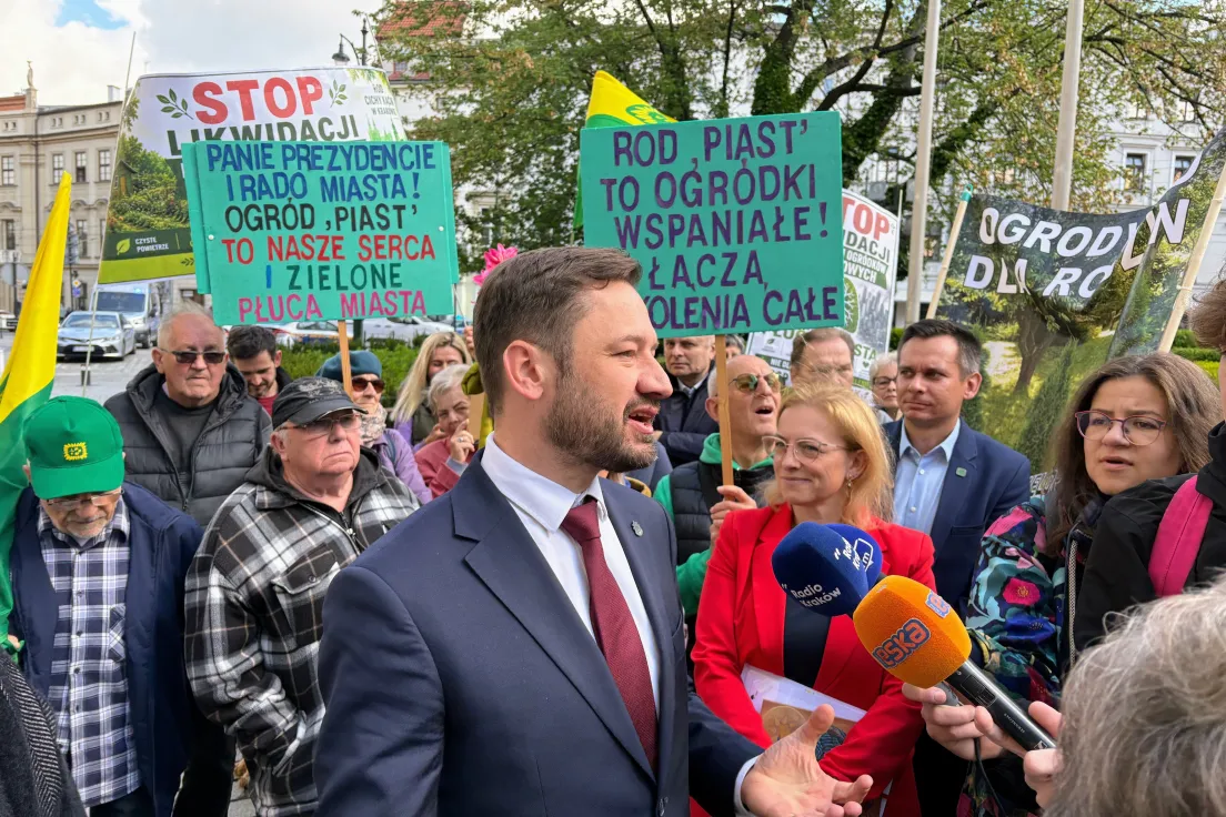 Protest działkowców przed urzędem miasta