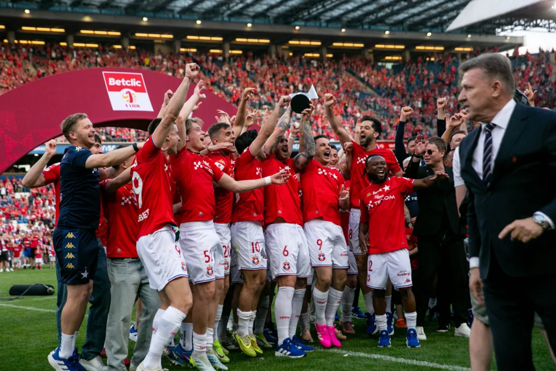 Celebracja Wisły Kraków po zwycięstwie w I lidze