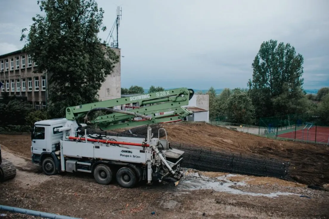 Budowa basenu przy filii SP nr 129 na Os. Na Stoku 