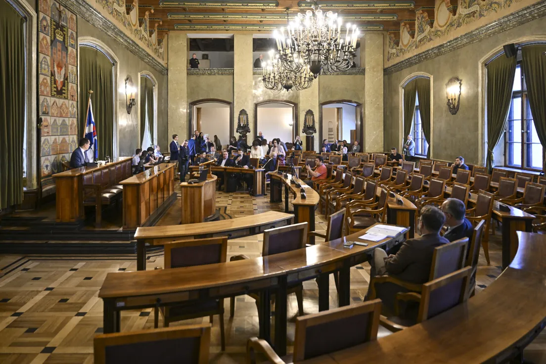 Początek nadzwyczajnej sesji Rady Miasta Krakowa
