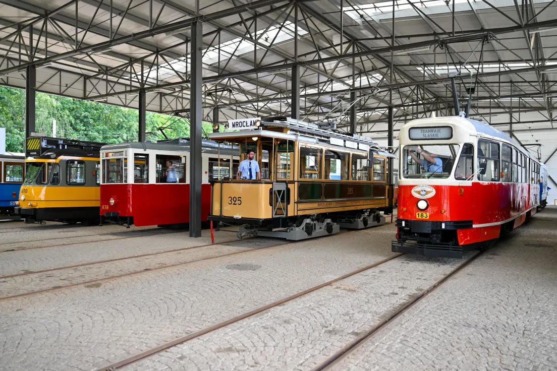 Prezentacja czterech tramwajów, które zostały wypożyczone z innych miast