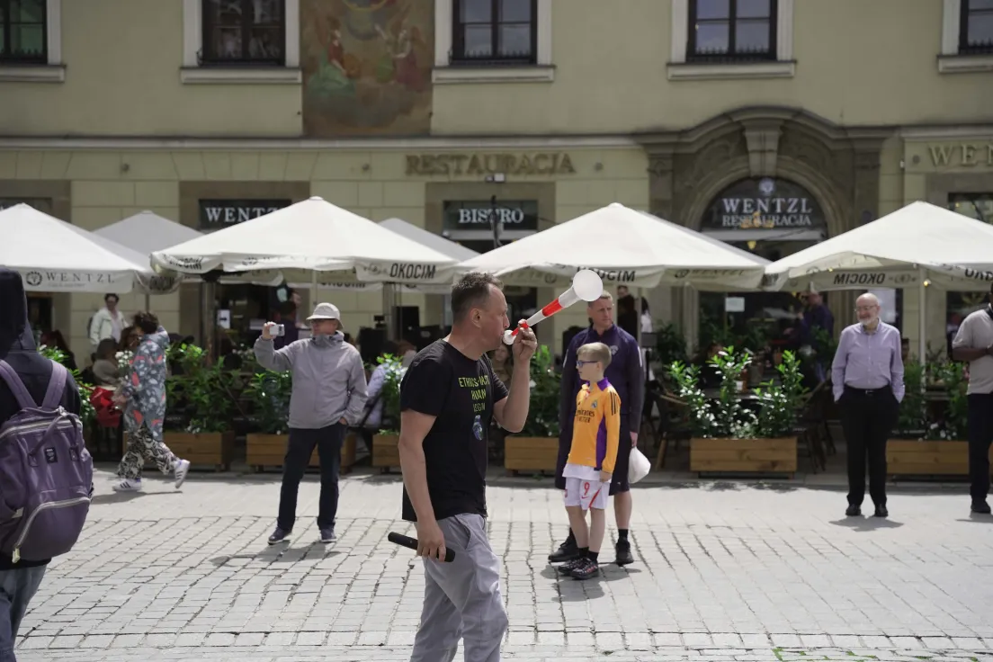 Protest na rynku głównym przeciwko dorożkom