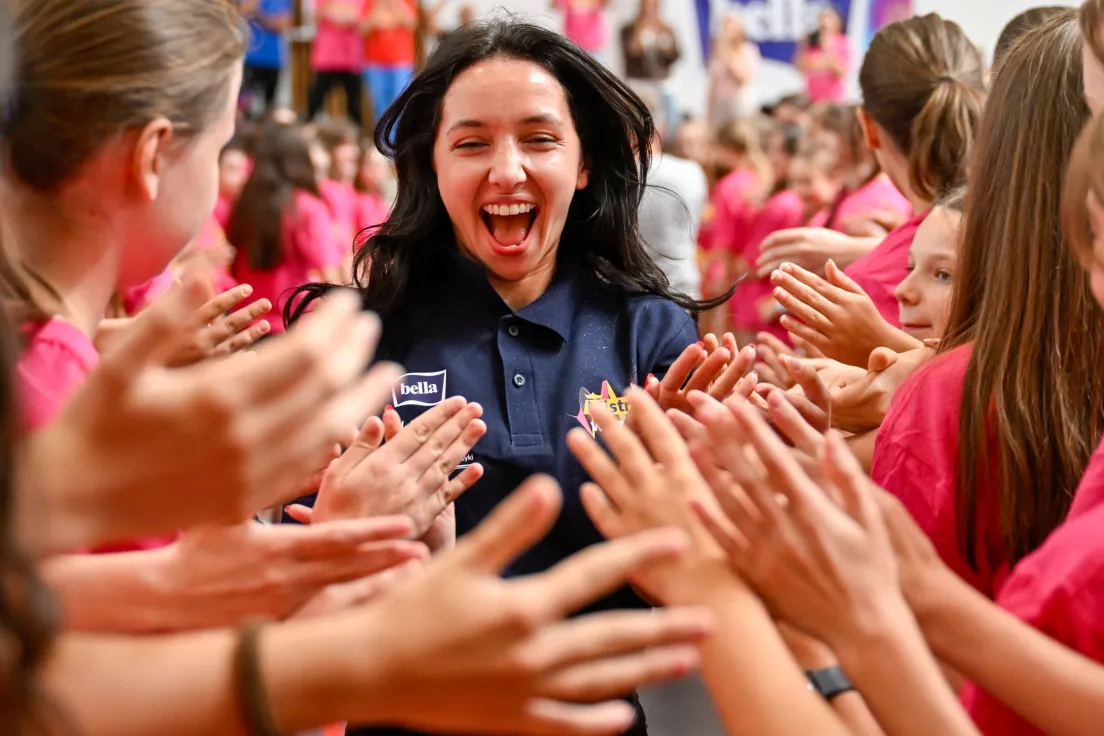 Gwiazdy polskiego sportu (na zdj. Sofia Ennaoui) zachęcają uczennice do aktywności fizycznej