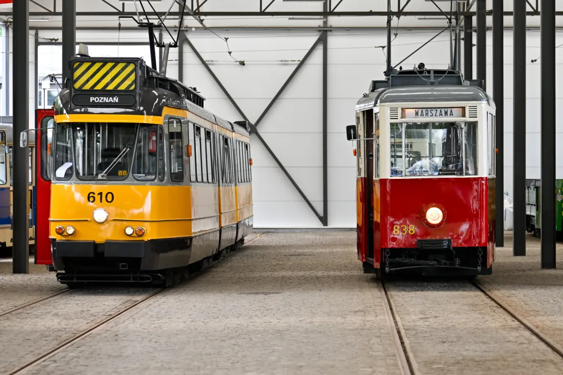 Prezentacja czterech tramwajów, które zostały wypożyczone z innych miast i będą jeździć w ramach jubileuszowej lini muzealnej