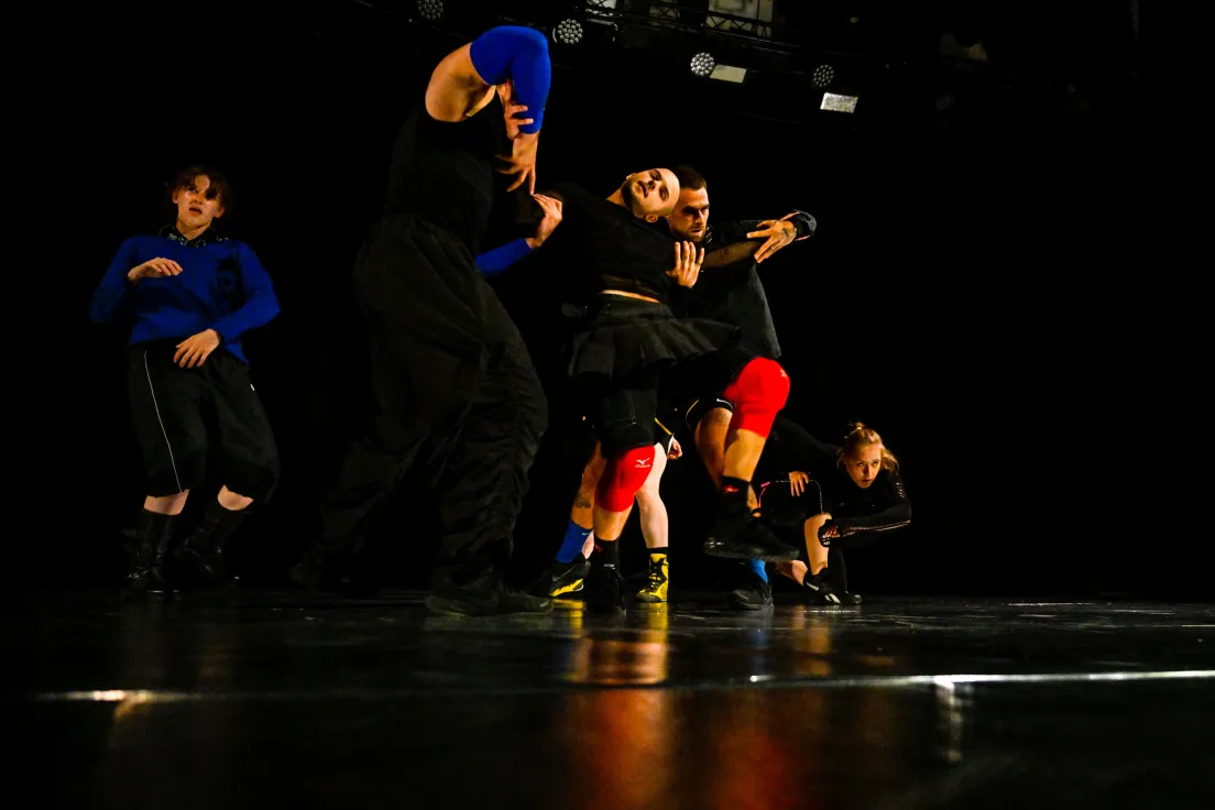 Spektakl „SWEAT” w Teatrze Groteska