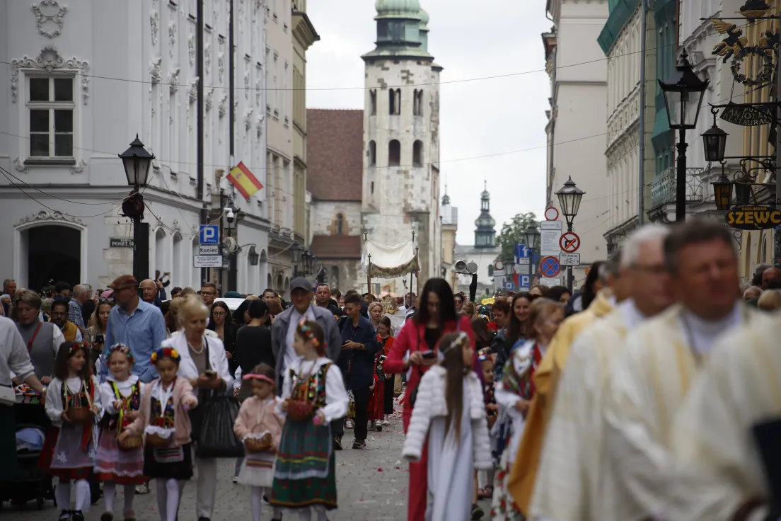 Centralna procesja Bożego Ciała w Krakowie z Wawelu na Rynek Główny