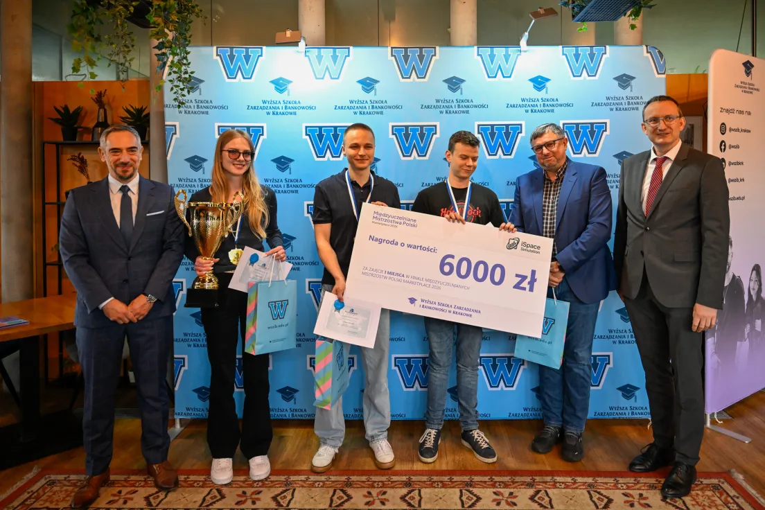 Zwycięska drużyna z Akademii Leona Koźmińskiego