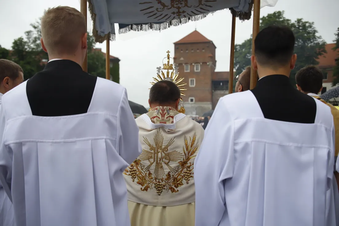 Centralna procesja Bożego Ciała w Krakowie z Wawelu na Rynek Główny