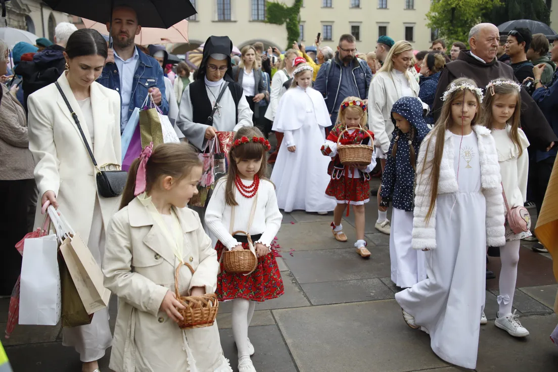Centralna procesja Bożego Ciała w Krakowie z Wawelu na Rynek Główny