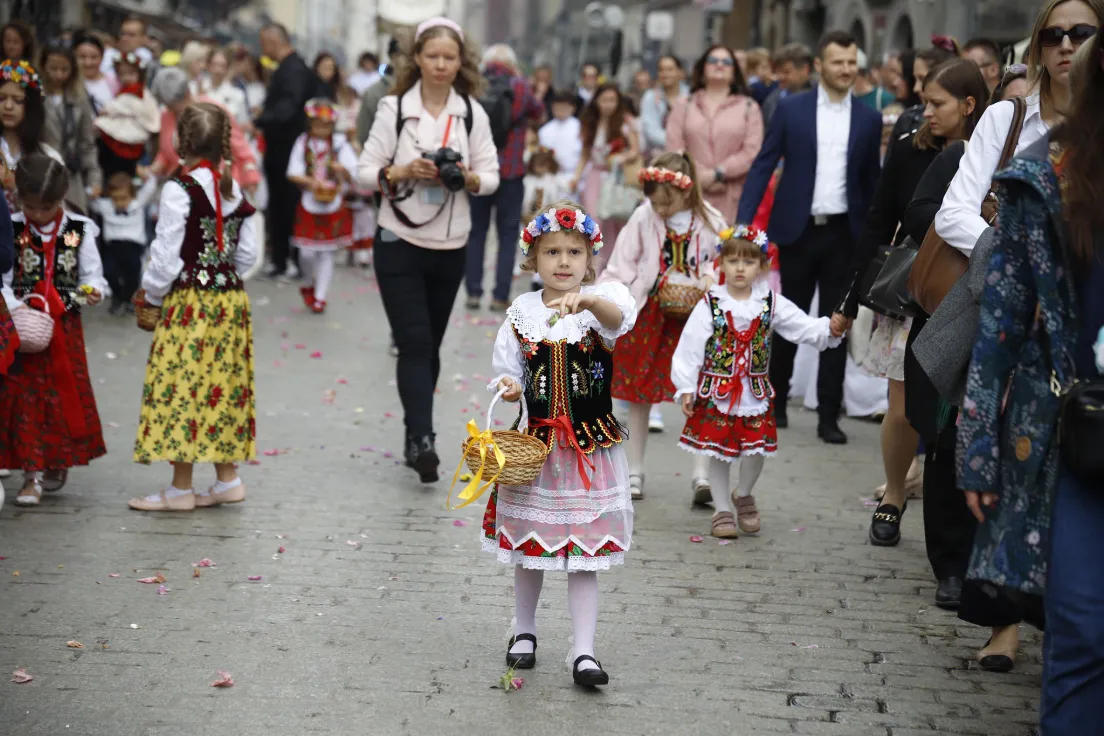 Centralna procesja Bożego Ciała w Krakowie z Wawelu na Rynek Główny