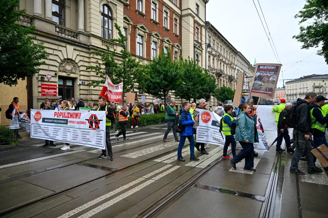 Protest mieszkańców przeciwko planowanej budowie trasy S7