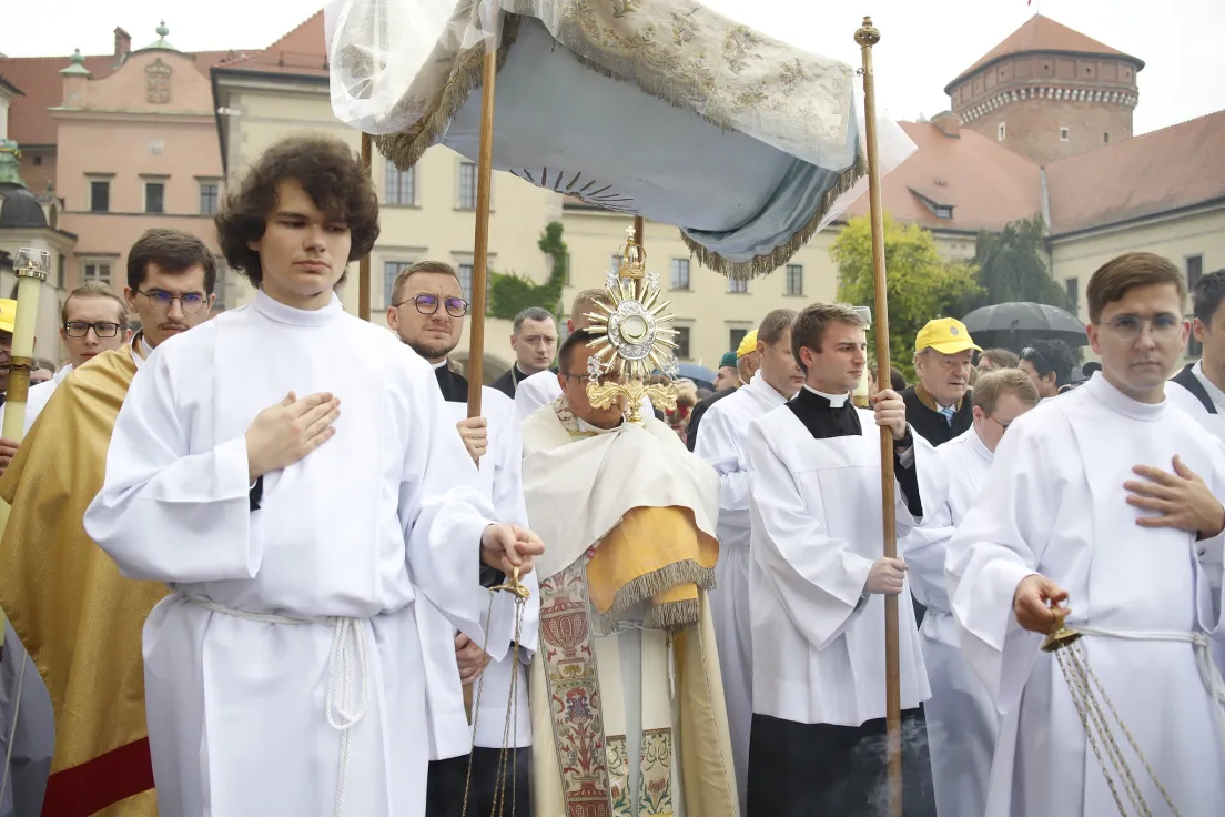 Centralna procesja Bożego Ciała w Krakowie z Wawelu na Rynek Główny