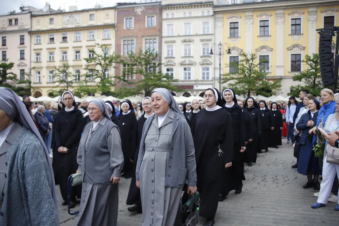 Centralna procesja Bożego Ciała w Krakowie z Wawelu na Rynek Główny