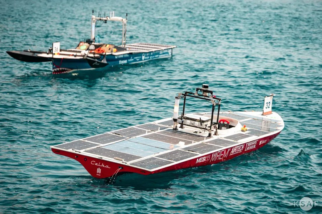Łódź zespołu AGH Solar Boat
