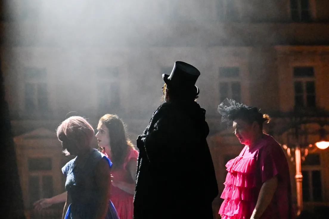 Teatry uliczne na Rynku Głównym w ramach 39. festiwalu La Strada