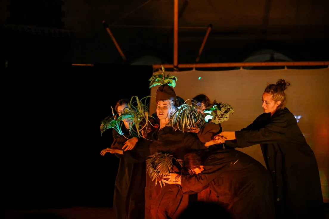 Teatry uliczne na Rynku Głównym w ramach 39. festiwalu La Strada