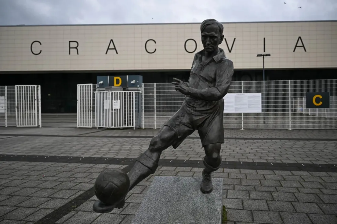 Pomnik Józefa Kałuży przy stadionie Cracovii