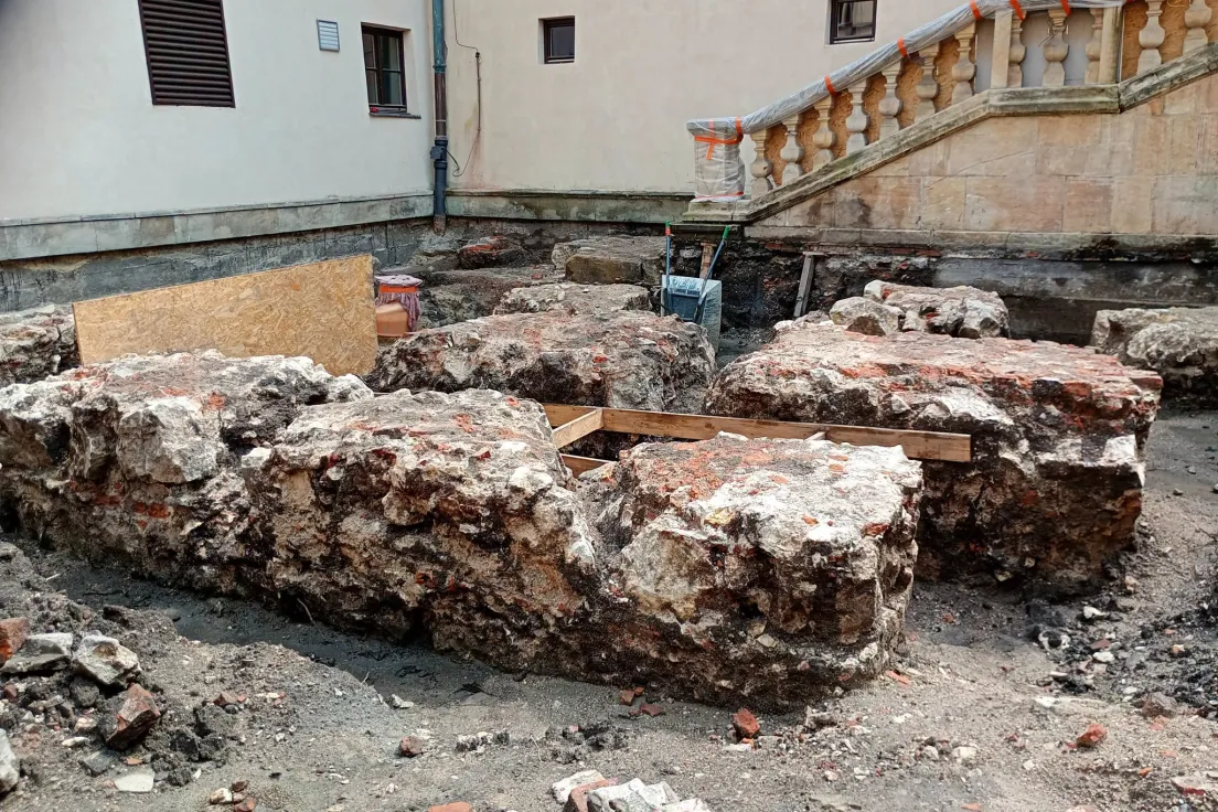 Odkrycia archeologiczne na dziedzińcu Muzeum Archeologicznego