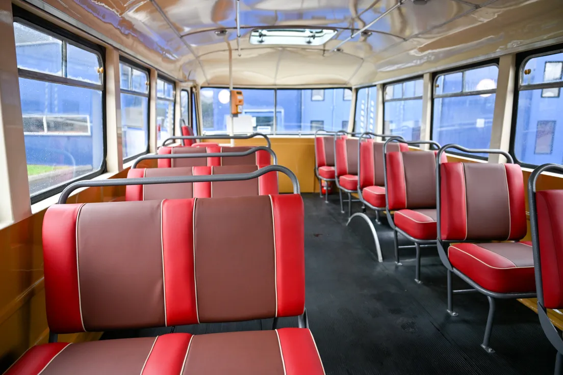 Prezentacja wyremontowanego zabytkowego autobusu SAN H100B