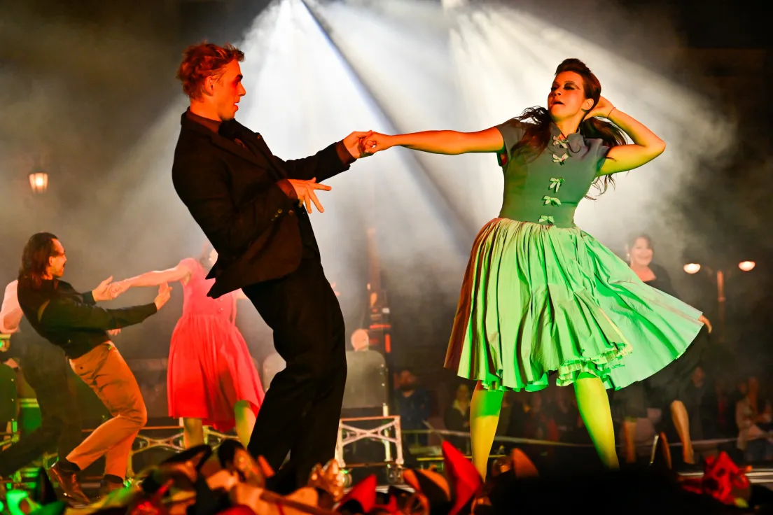 Teatry uliczne na Rynku Głównym w ramach 39. festiwalu La Strada