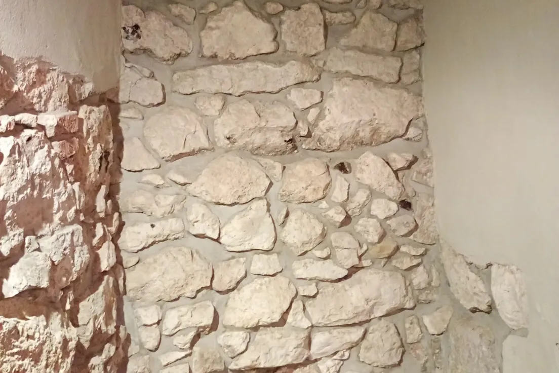 Relikty murów fortyfikacji miejskich