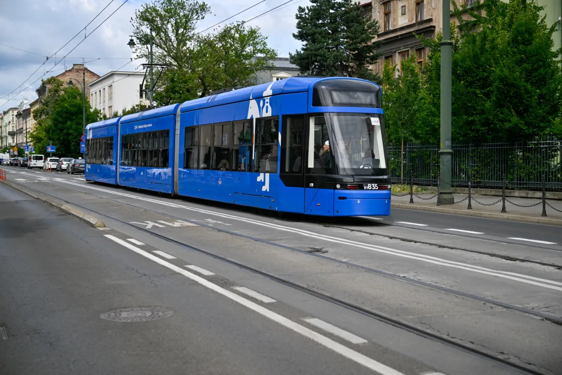 Zniszczone torowisko na ul. Lubicz