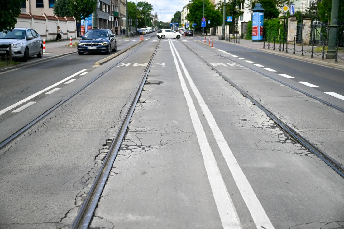 Zniszczone torowisko na ul. Lubicz