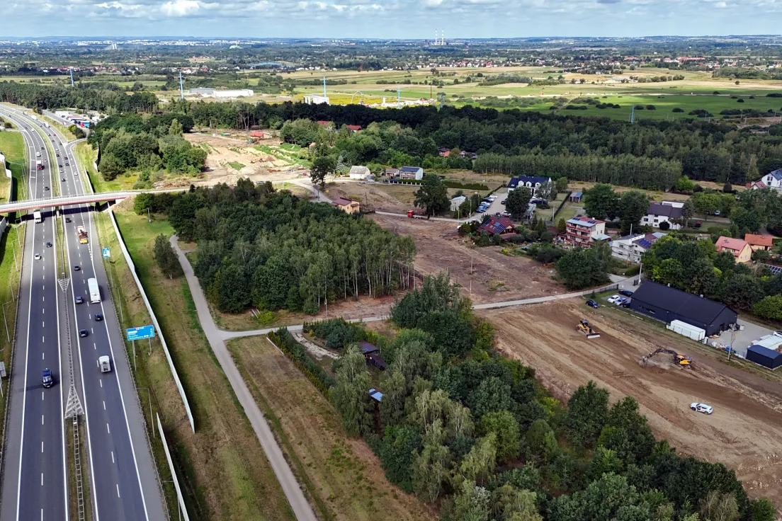 Wzmacnianie gruntu i prace ziemne obok stacji Podłęże Balachówka
