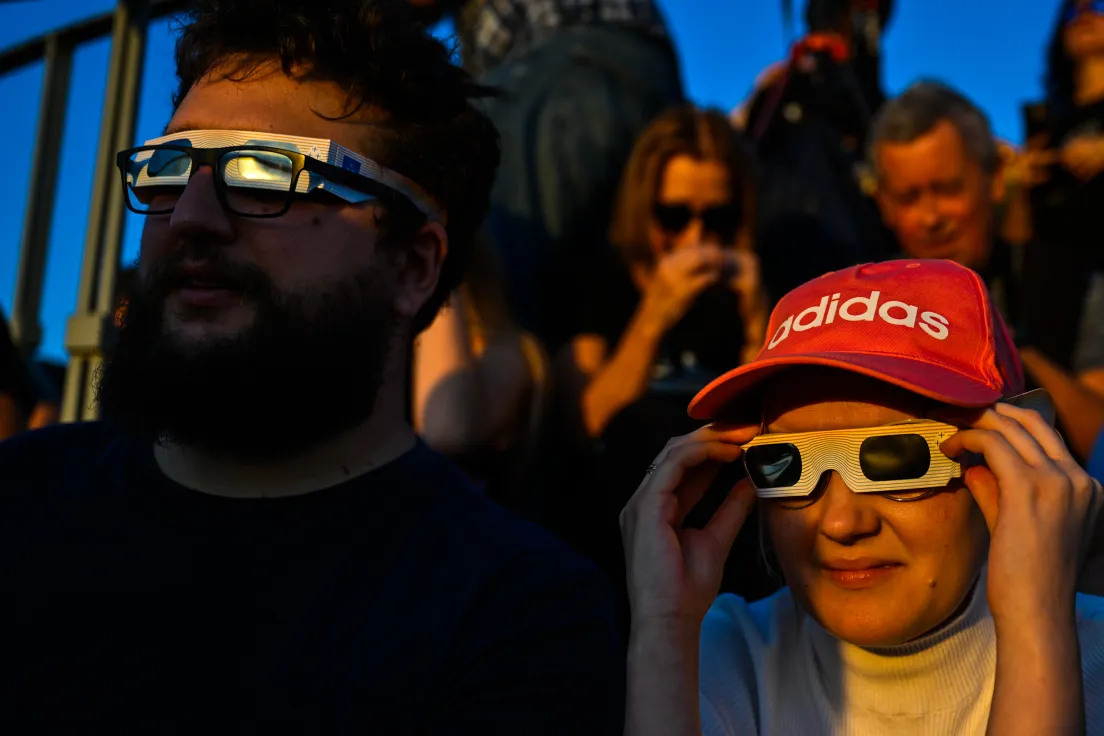 Zaćmienie słońca widziane z kopca Piłsudskiego