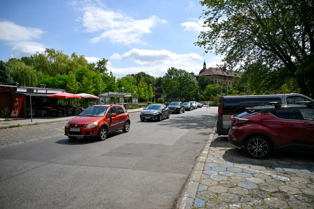 Przystanek autobusowi i parking na Nowym Kleparzu