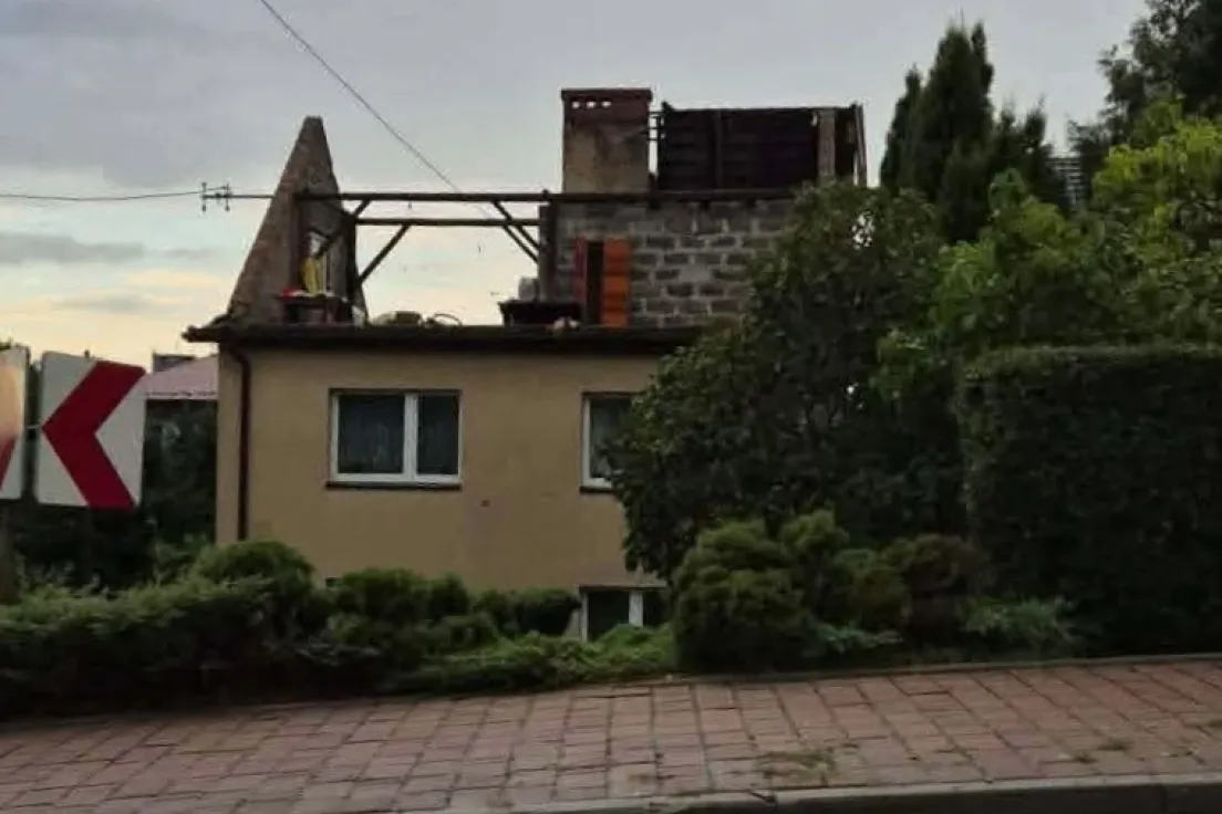 Połamane drzewa i uszkodzone dachy w powiecie myślenickim