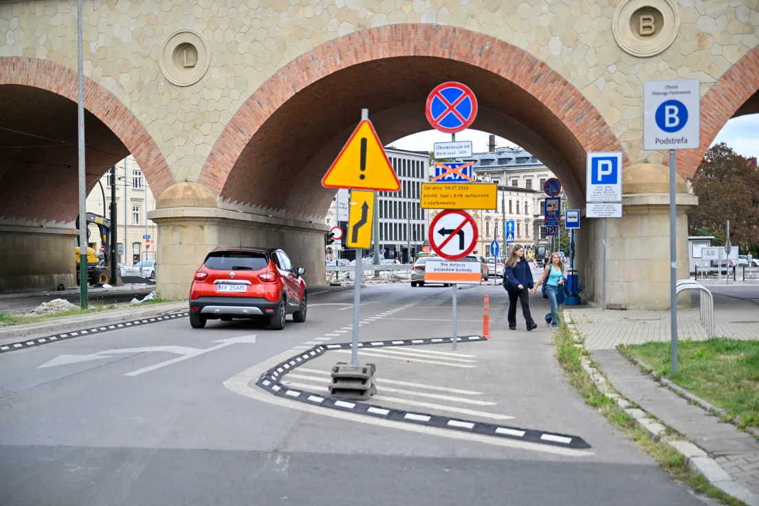 Ścieżka rowerowa pod wiaduktem kolejowym na ul. Grzegórzeckiej