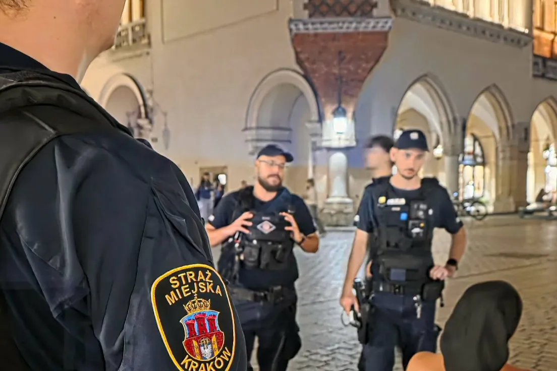 Nocne działania strażników miejskich na ulicach Krakowa