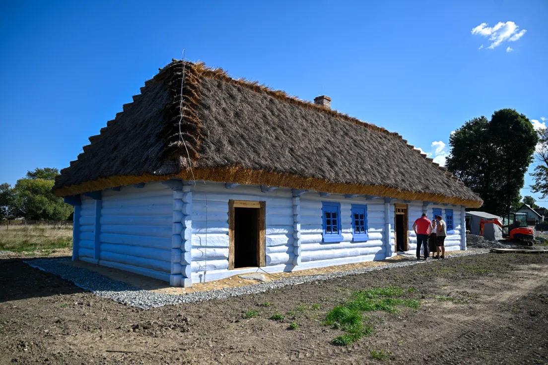 Nowe chaty w skansenie w Branicach