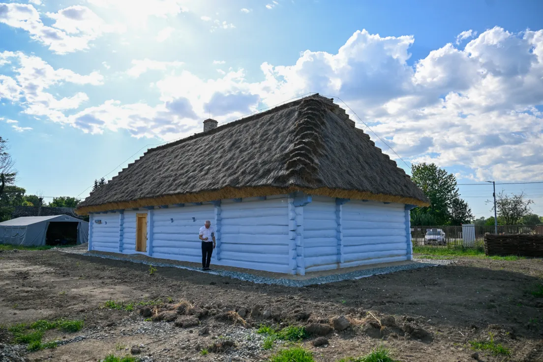 Nowe chaty w skansenie w Branicach