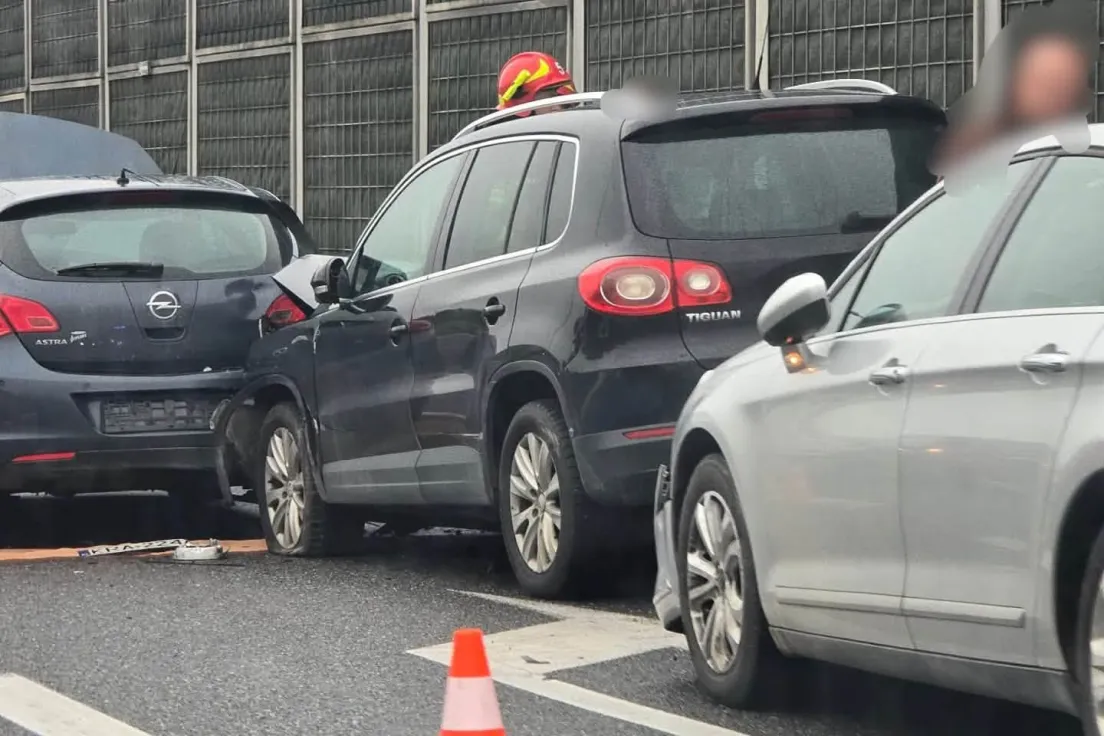 Zderzenie kilku samochodów na S52