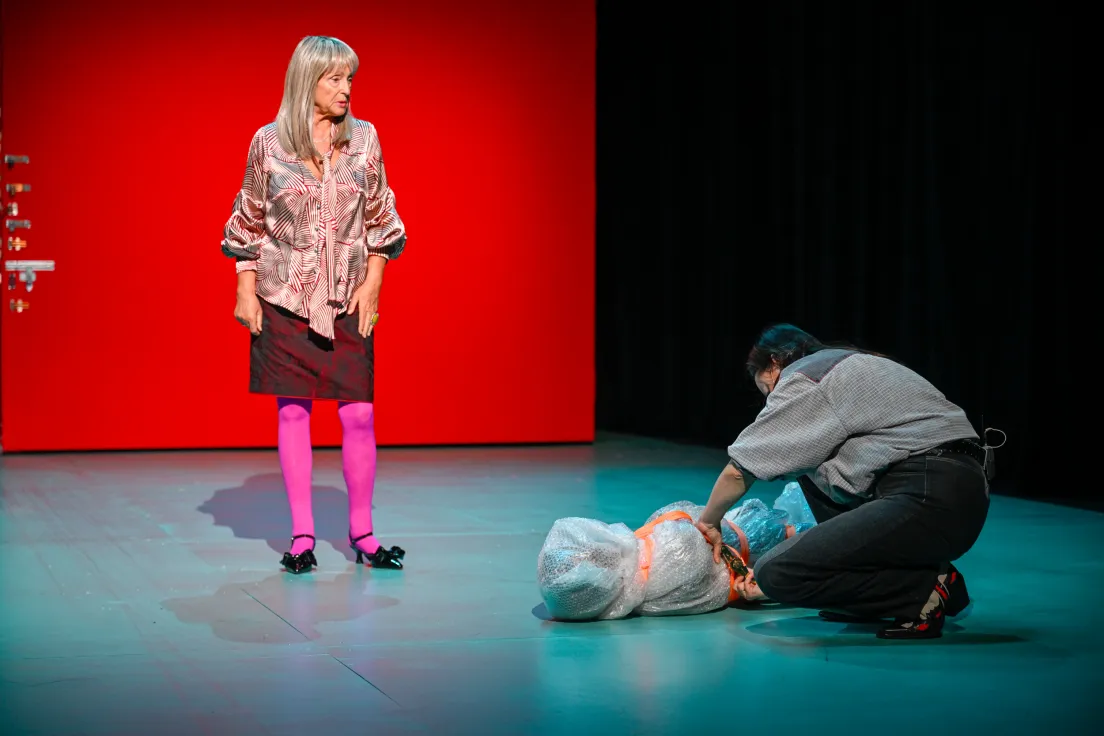 Spektakl „NONFICTION” w Teatrze Starym