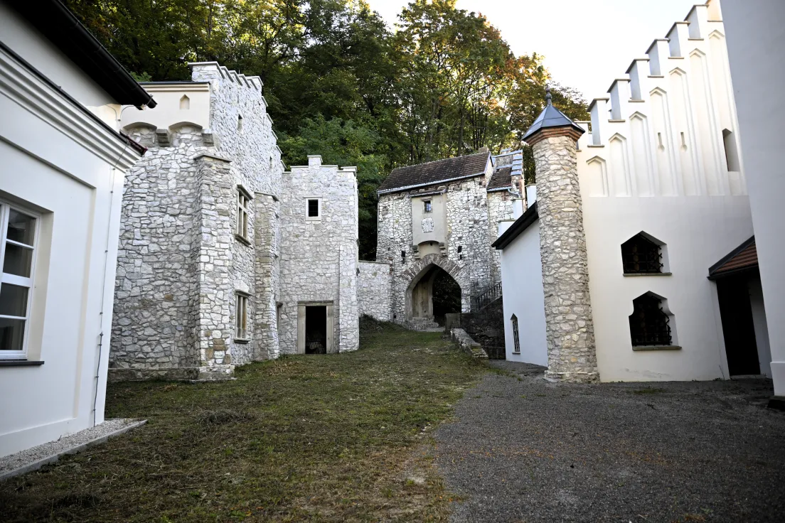 Pałac w Młoszowej