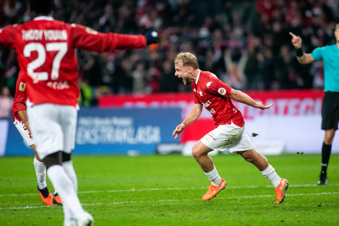 Radość Kacpra Dudy po golu w 90. minucie meczu Wisła - Raków