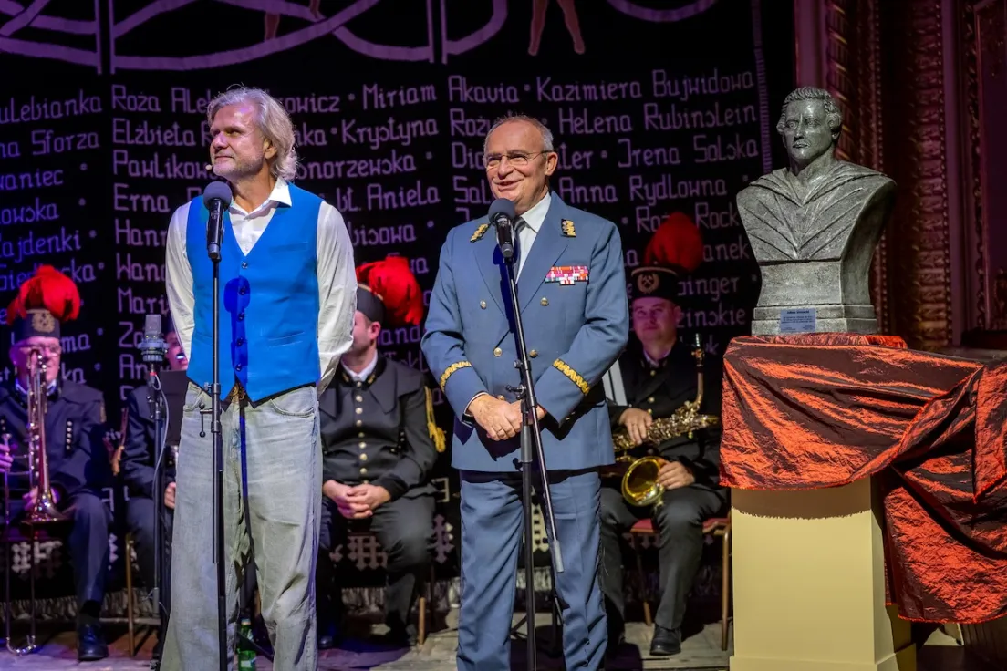 "Więcej światła w Teatrze"