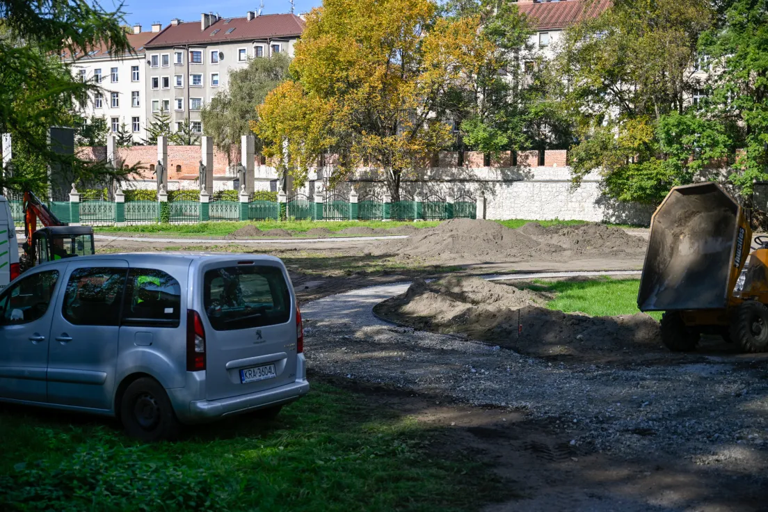 Prace przy budowie ogrodu kontemplacyjnego i sadu przy ul. Skałecznej