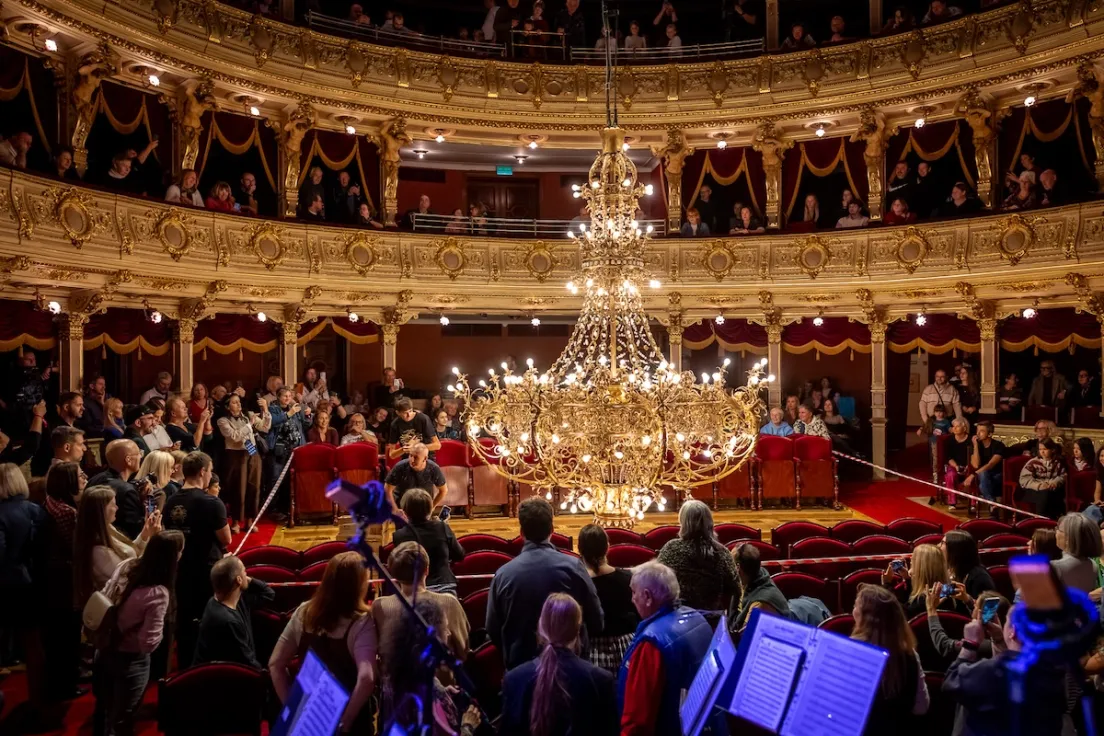 "Więcej światła w Teatrze"