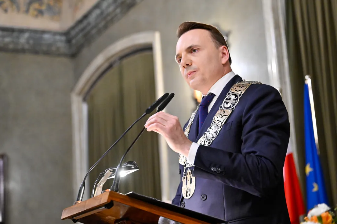 Łukasz Gibała podczas przemówienia