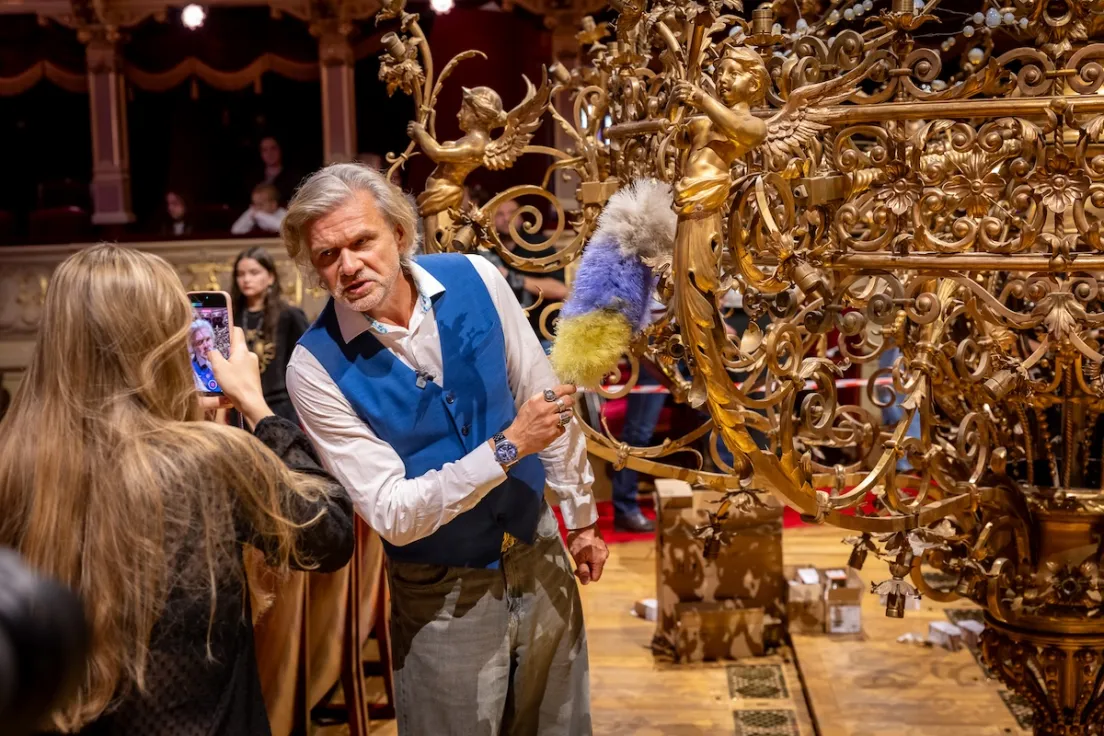 "Więcej światła w Teatrze"