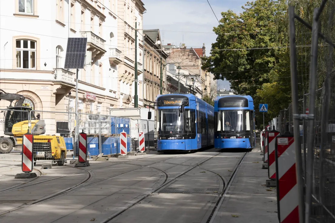 Prace przy przebudowie torów w rejonie Teatru Bagatela