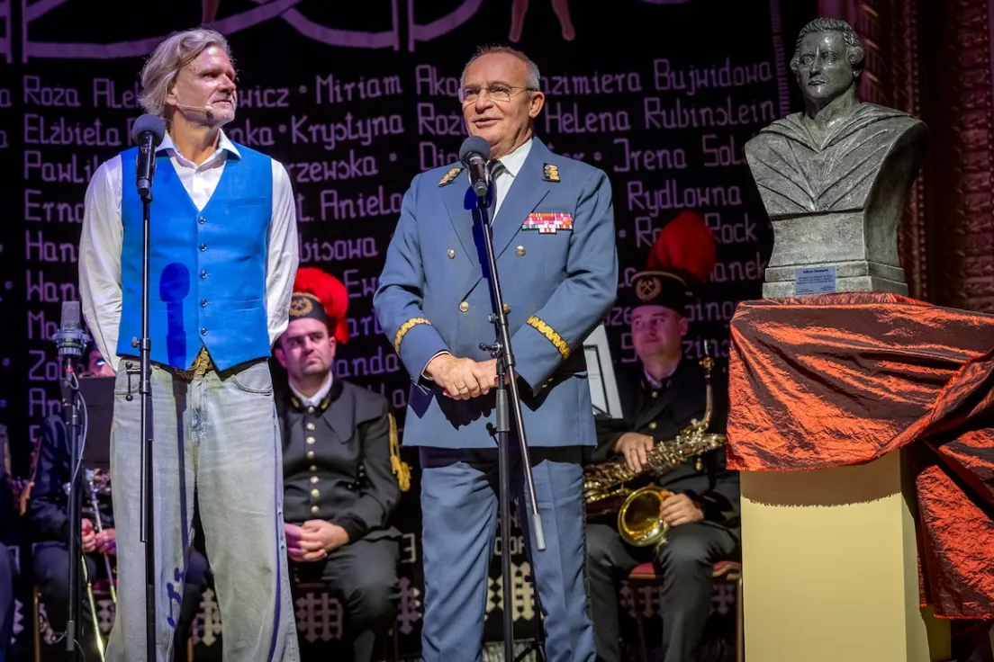 "Więcej światła w Teatrze"
